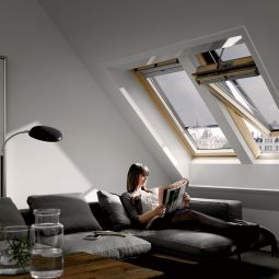 VELUX INTEGRA dakraam GGL 306721 Elektroraam Hout helder lak ENERGIE Warmte-isolatie 3-voudig glas, regensensor
