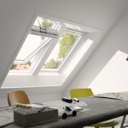 VELUX Solar Zwaaipakraam INTEGRA® GGL 208430 Hout wit Aluminium ENERGIE Dakraam met regensensor: sluit automatisch bij regen