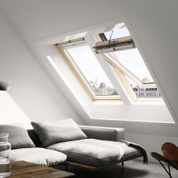 VELUX Solar zwaaiprofiel INTEGRA® GGL 308430 Hout helder gelakt Alu ENERGIE Dakraam Dag- & nachtbedrijf met hoogvermogen-batterij
