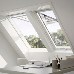 VELUX Dakraam GPU 0084 Klapdraai-draairaam Kunststof ENERGIE Raam 3-voudig standaard-beglazing, geschikt voor passiefshuizen