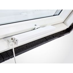 Roto Designo motoraandrijving ZEL MA25KPL U_ 24V ventilatie Krachtige 24 V-motor, compacte bouwwijze en eenvoudige montage aan de blendkader onderaan. Ideaal voor Roto Designo & Classic ramen