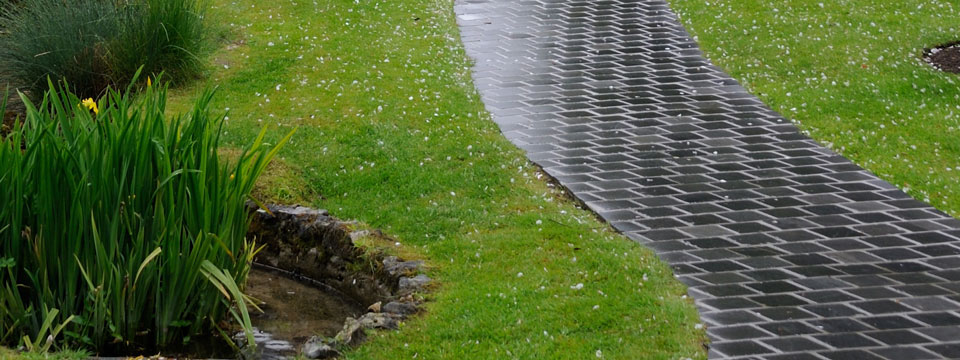 Waterdoorlatende straatsteen